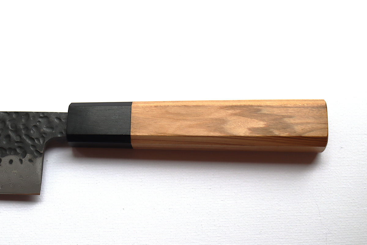 Couteau Kiritsuke 8 po – Acier damassé VG-10 & manche en bois d’olivier